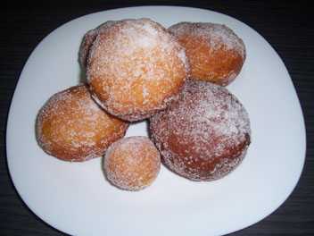 DOUGHNUTS WITH CREAM