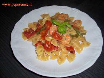 FARFALLE AI PEPERONI E GAMBERI