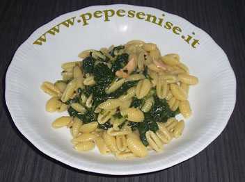 GNOCCHETTI SARDI CON SPINACI E SALMONE AFFUMICATO