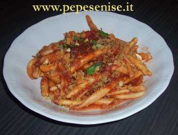 FUSILLI CALABRESI CON  POLPETTI IN UMIDO