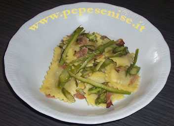 RAVIOLI DI CECI AGLI ASPARAGI E SPECK