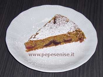 TORTA DI CAROTE E PISTACCHI CON CILIEGE