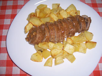 ROLL OF VEAL WITH MUSHROOMS AND NUTS