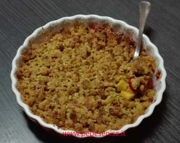 CRUMBLE DI PESCHE E LAMPONI