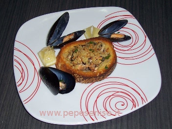 CROSTINI DI PANE SICILIANO  CON COZZE PICCANTI